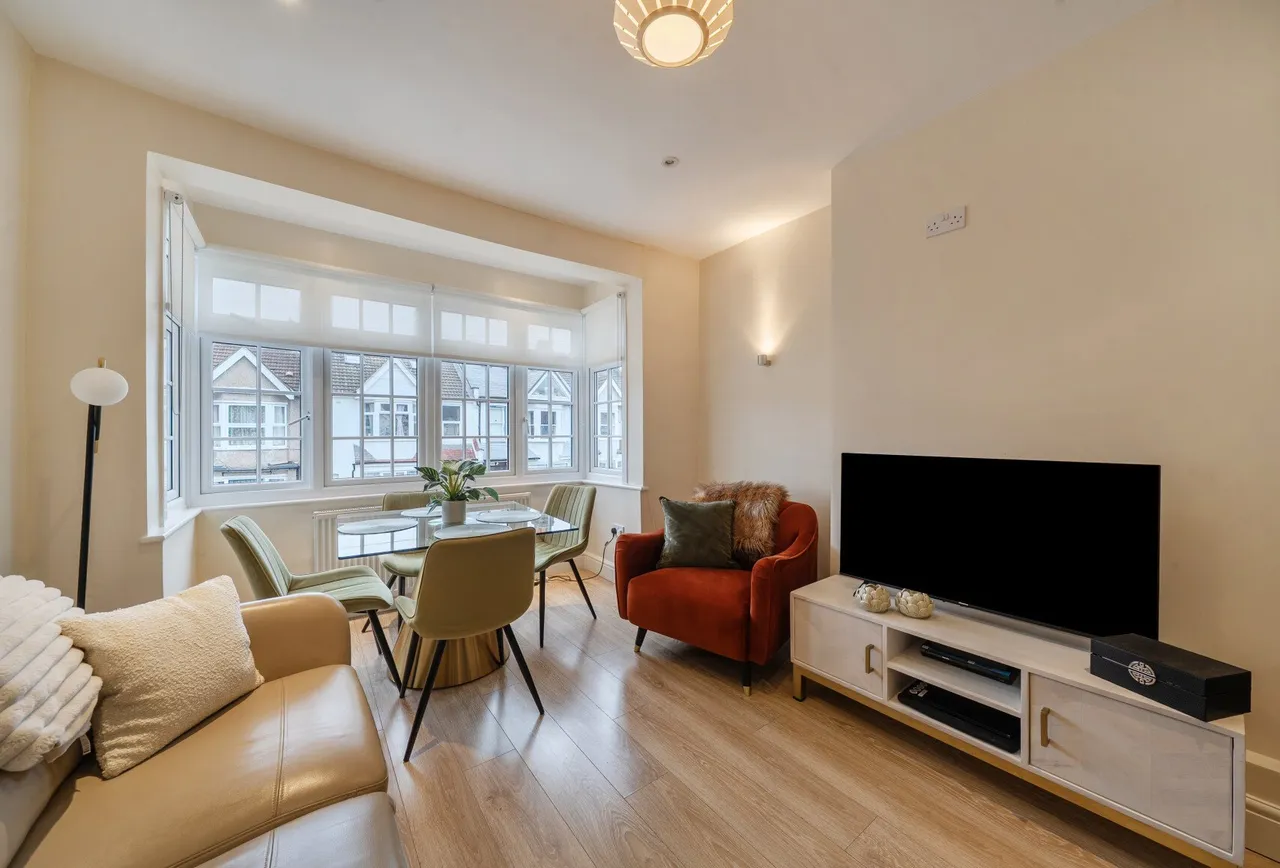 Whitford Gardens, Mitcham, CR4 4AA, photo 4