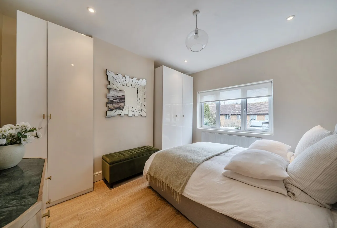 Whitford Gardens, Mitcham, CR4 4AA, photo 2
