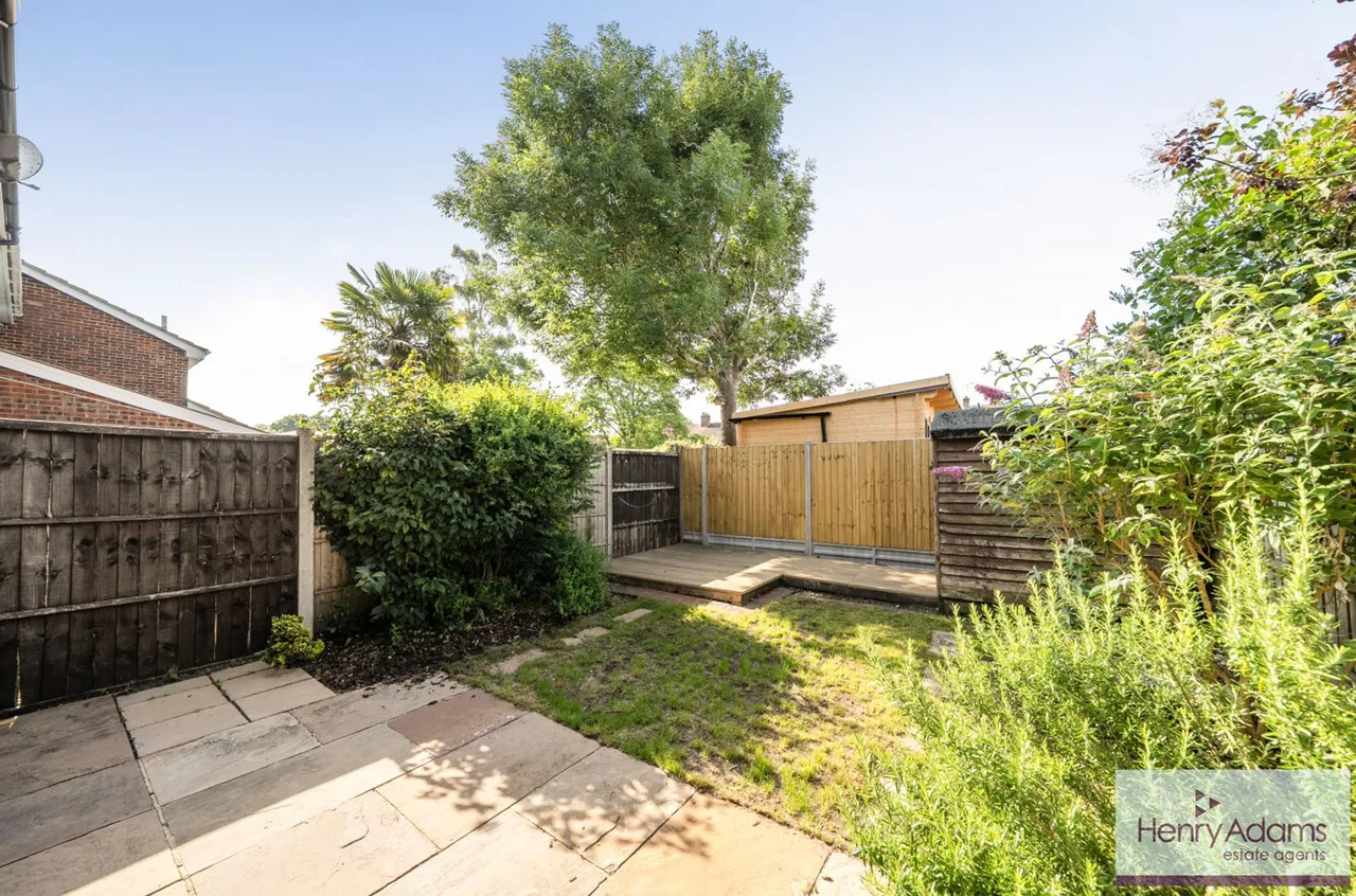Clare Gardens, Petersfield, GU31, photo 13