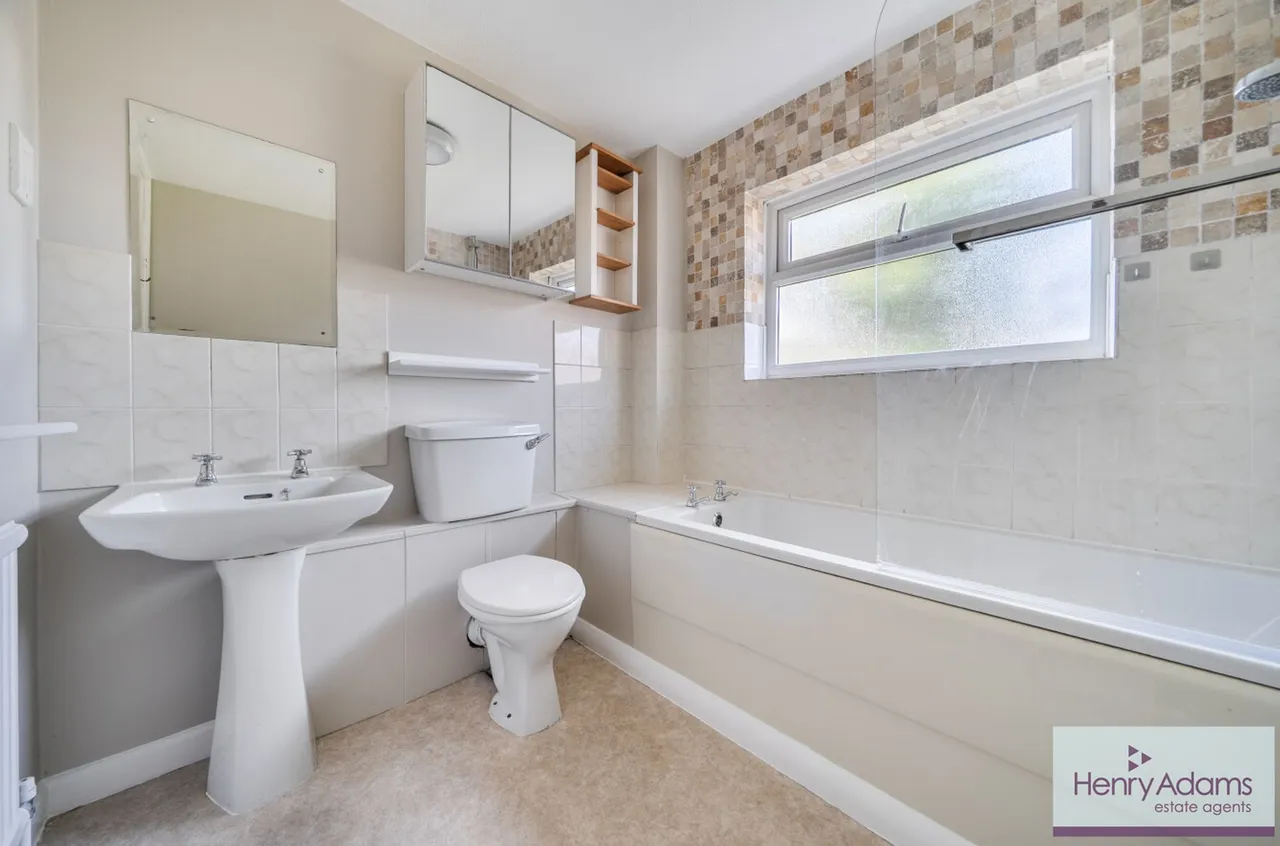 Clare Gardens, Petersfield, GU31, photo 12