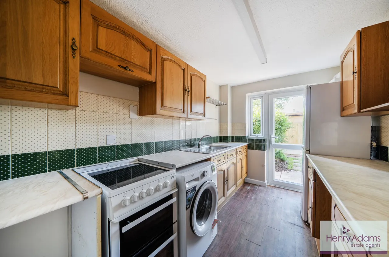 Clare Gardens, Petersfield, GU31, photo 3