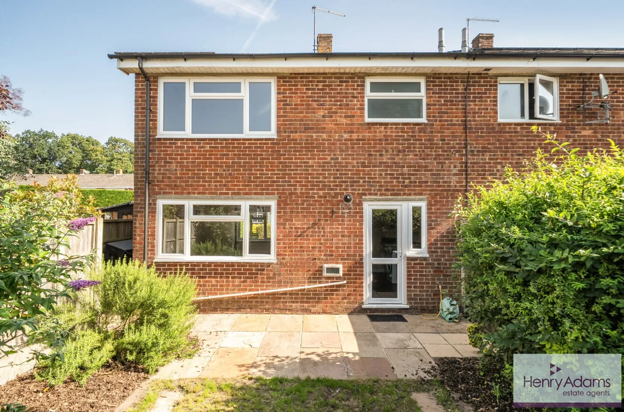 Clare Gardens, Petersfield, GU31, photo 17