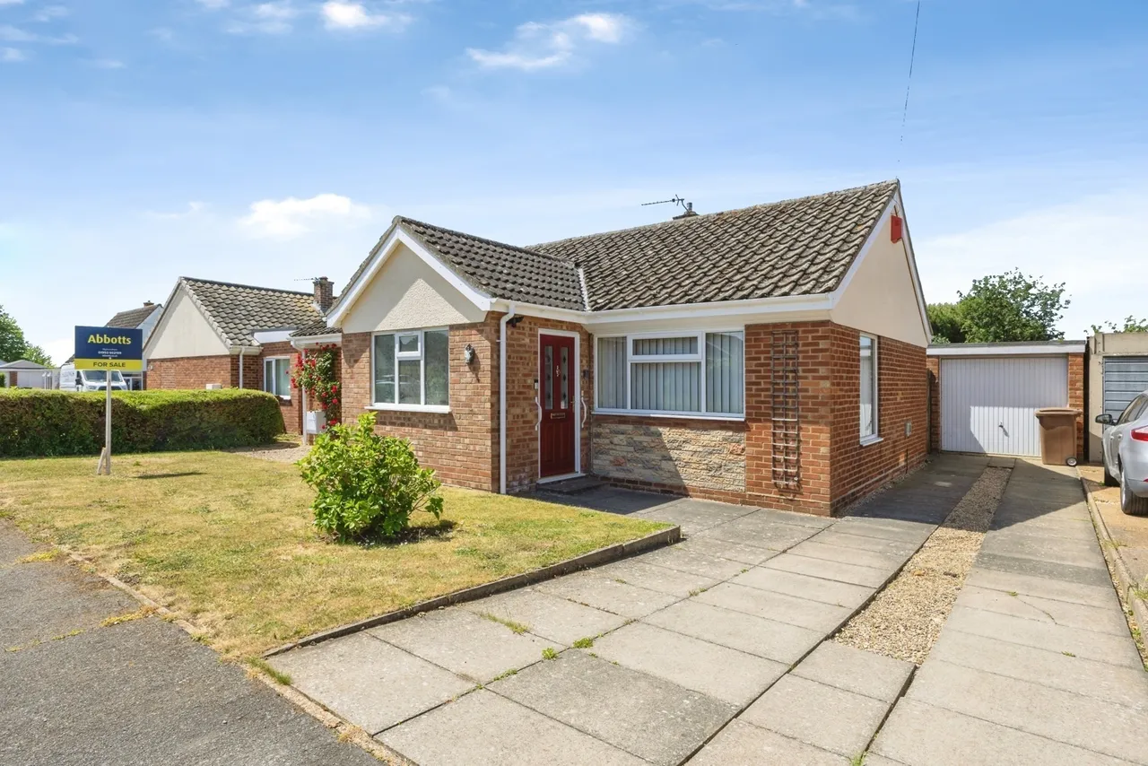 3 bed house for sale — Hubbard Close, Wymondham, Norfolk, NR18