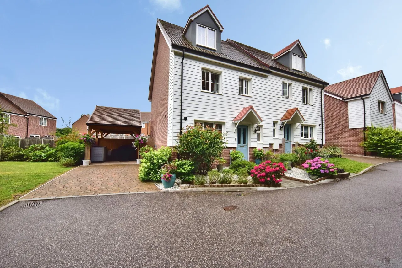 4 bed house for sale, Hop Garden Crescent, Sittingbourne, ME9