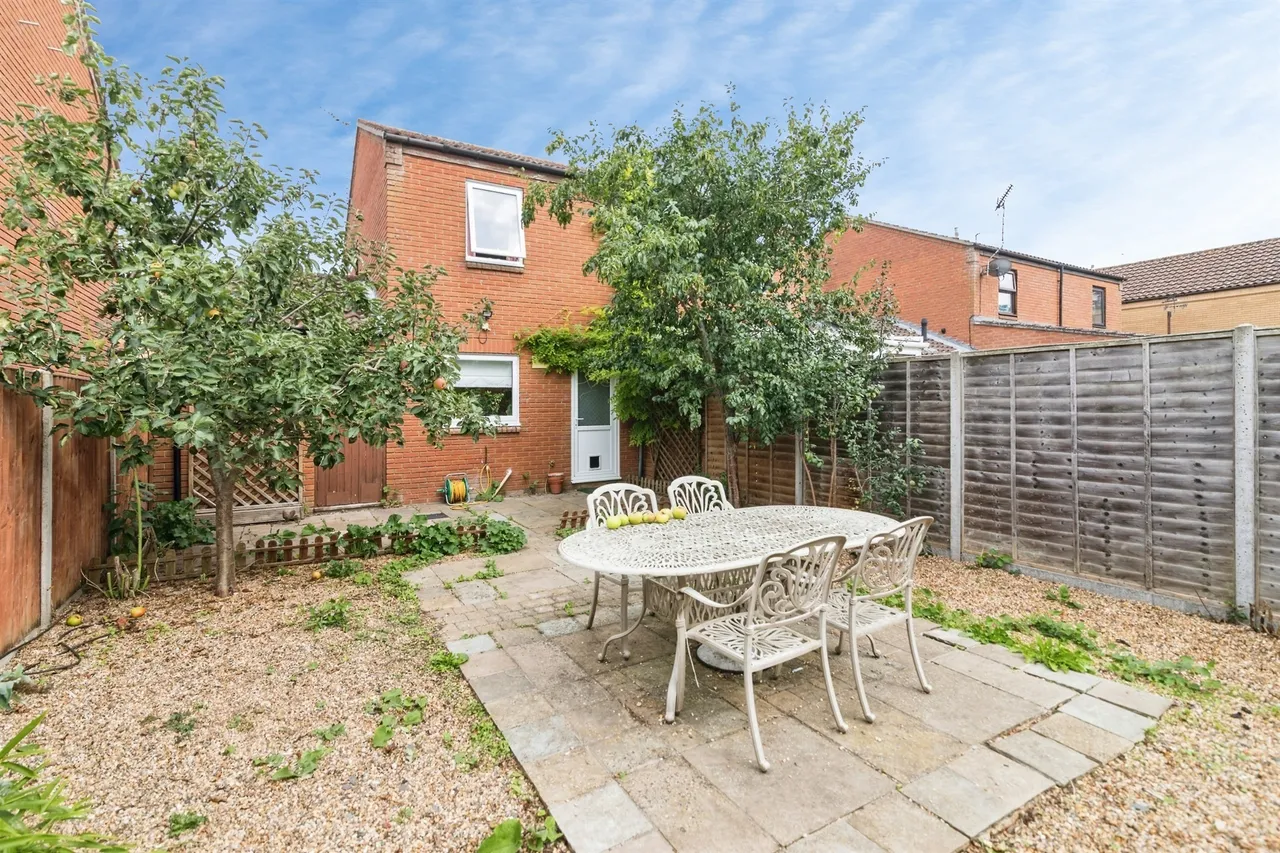 Pilgrims Way, Bungay, photo 10
