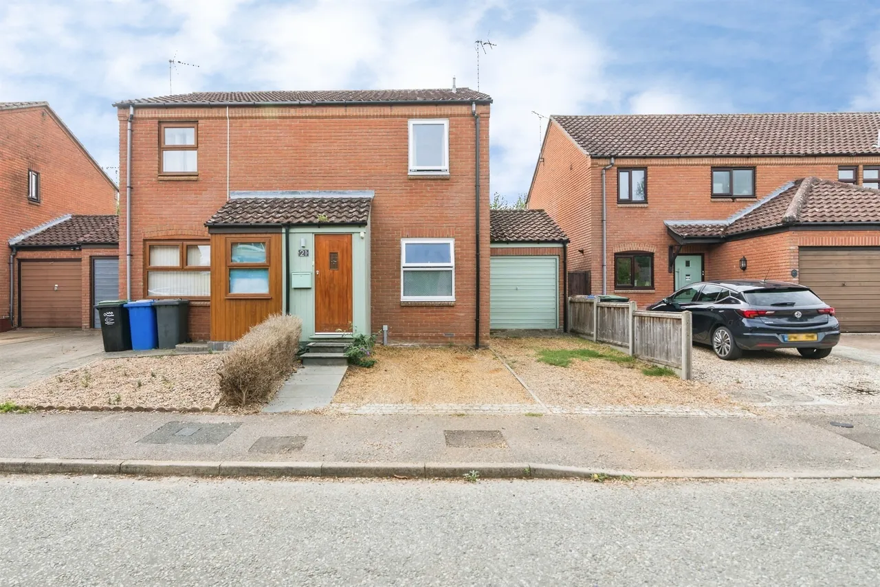 2 bed house for sale — Pilgrims Way, Bungay