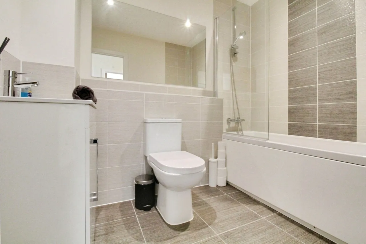 London Street, Basingstoke, Hampshire, RG21 7NU, photo 4