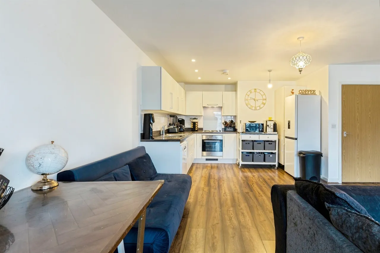 West Green Drive, Crawley, photo 5