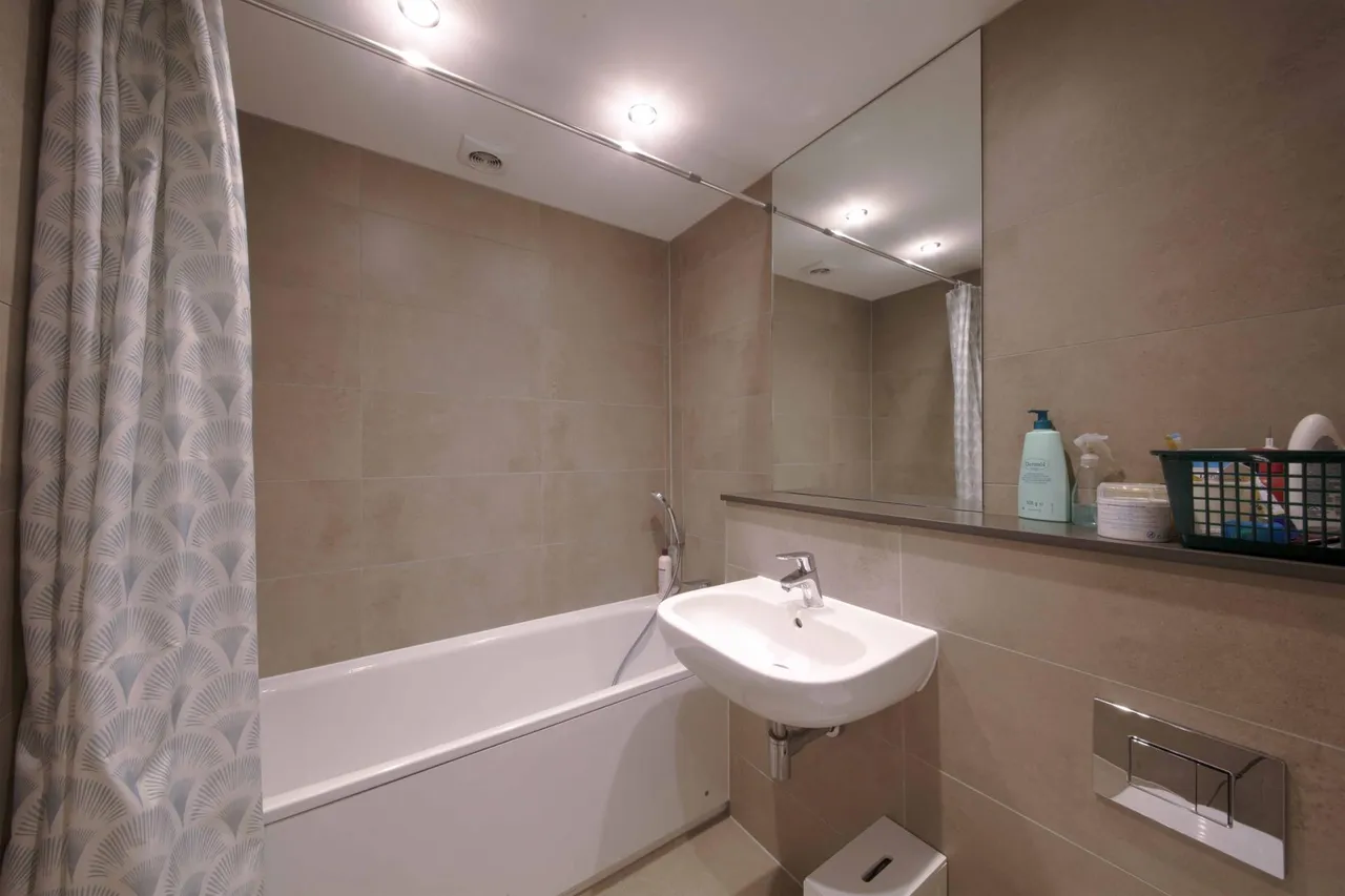 Ruby Court, Maidenhead, SL6, photo 13