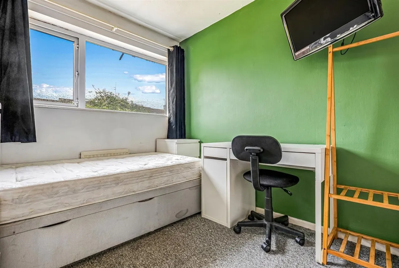 Featherstone Drive, Leicester, LE2, photo 10