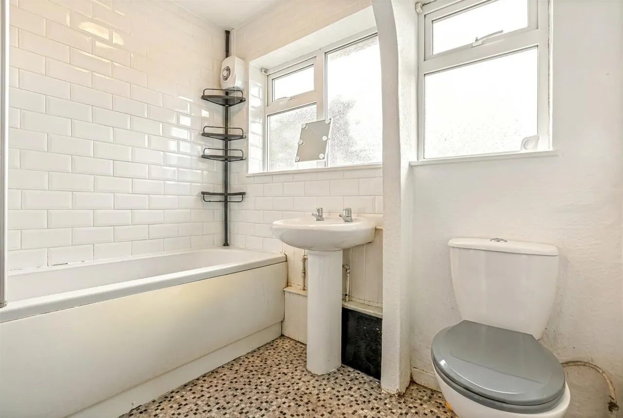 Featherstone Drive, Leicester, LE2, photo 11