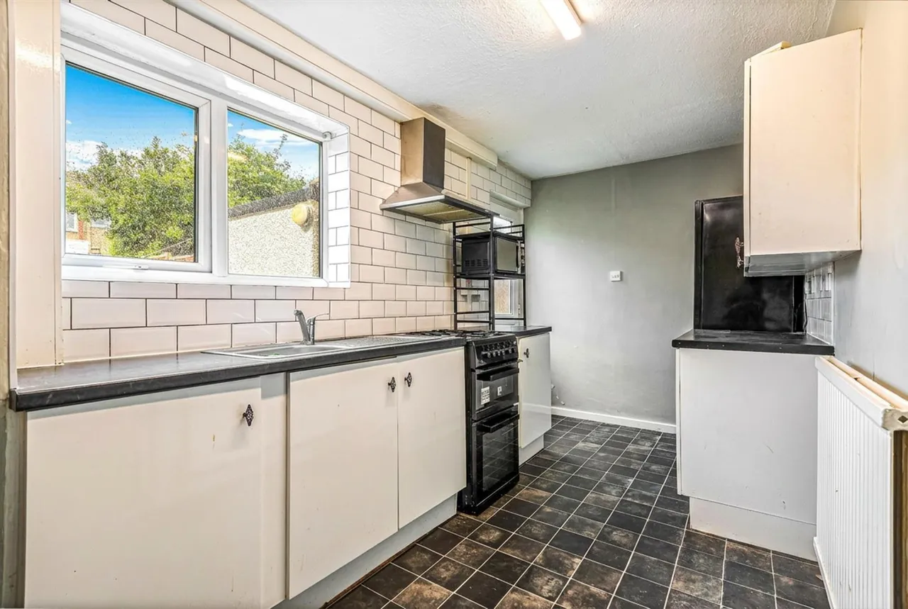 Featherstone Drive, Leicester, LE2, photo 3