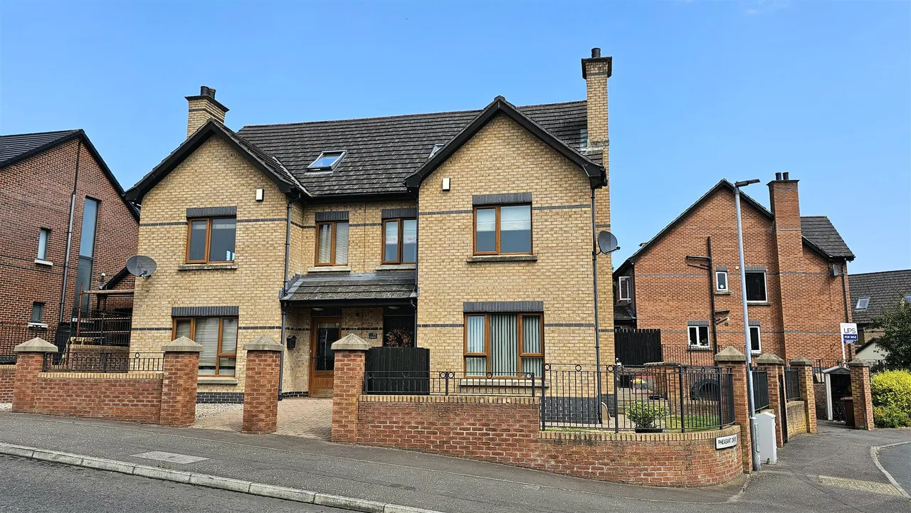 4 bed house for sale, Woodburn Road, Carrickfergus, BT38