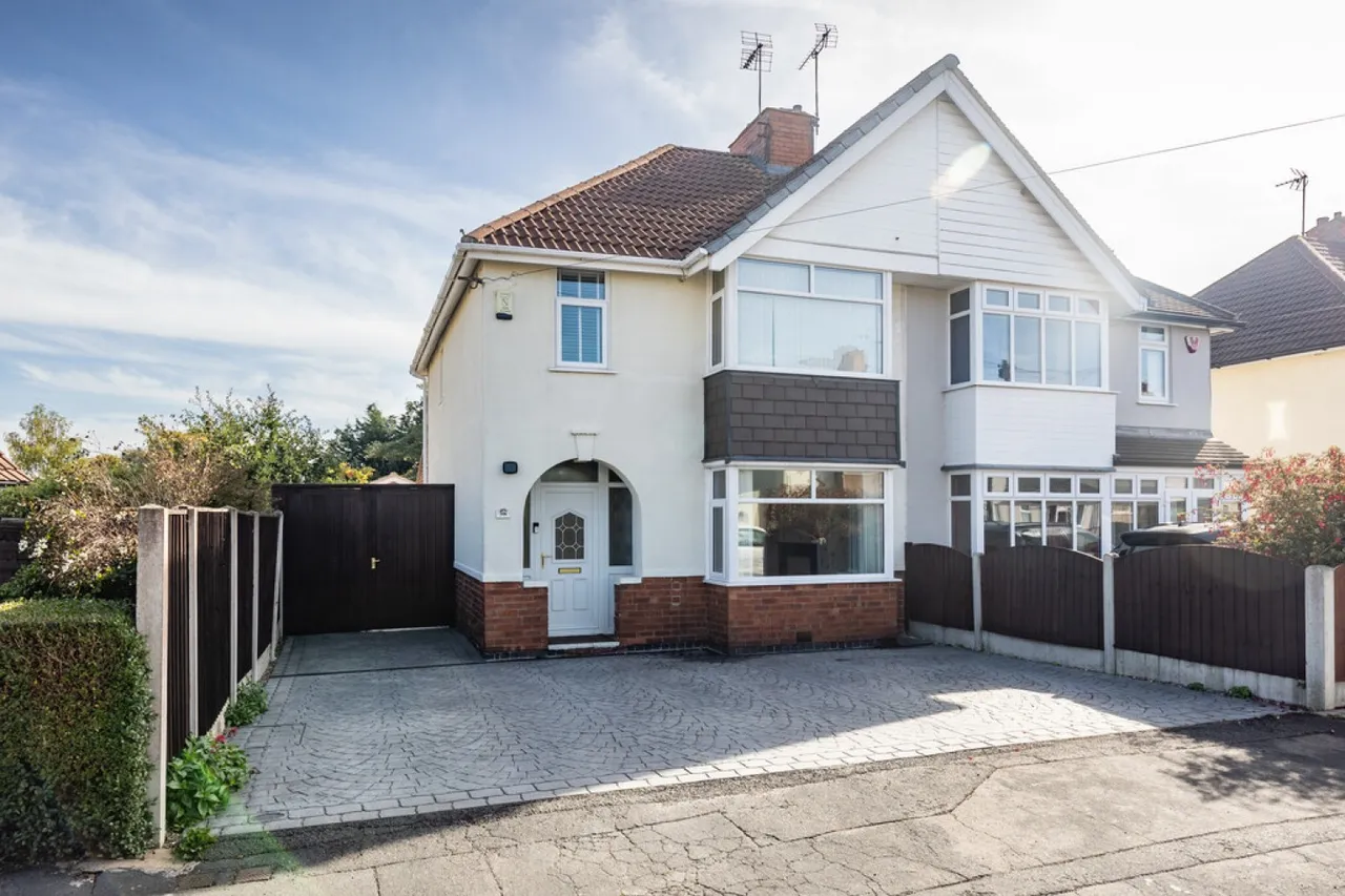 3 bed house for sale, Grange Road, DE24