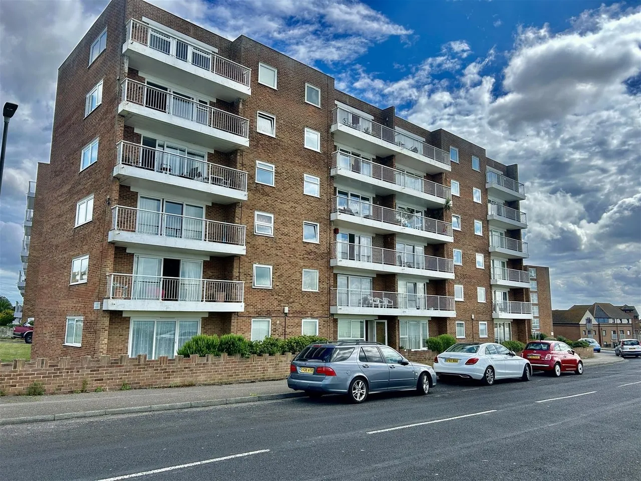 2 bed flat for sale — The Parade, Birchington, Kent CT7 9QQ