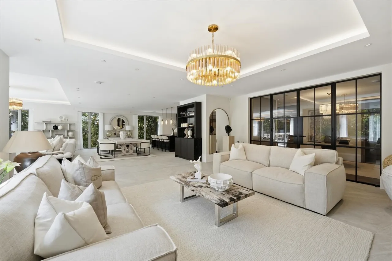 Macclesfield Road, Prestbury, photo 2