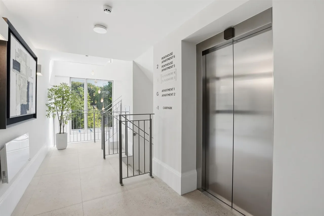Macclesfield Road, Prestbury, photo 8