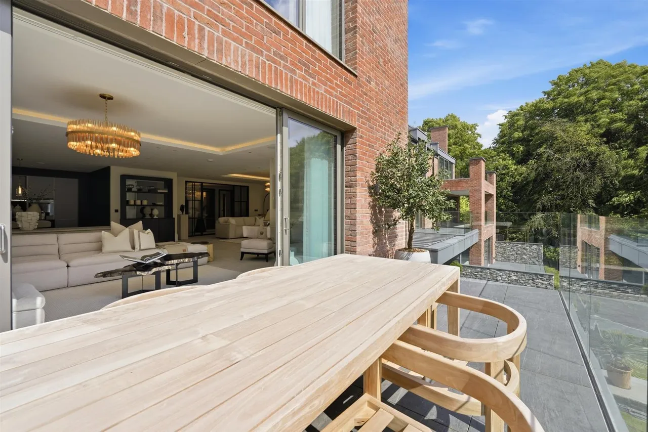 Macclesfield Road, Prestbury, photo 33