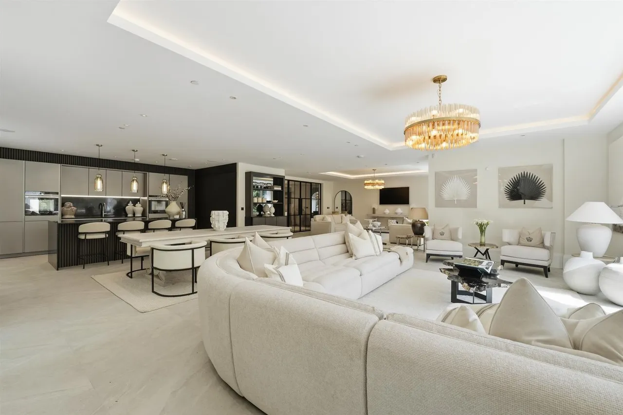Macclesfield Road, Prestbury, photo 16