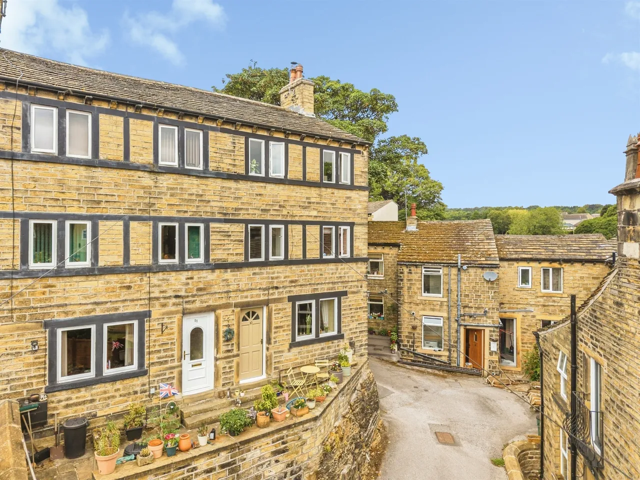 3 bed house for sale — Well Hill, Honley, Holmfirth
