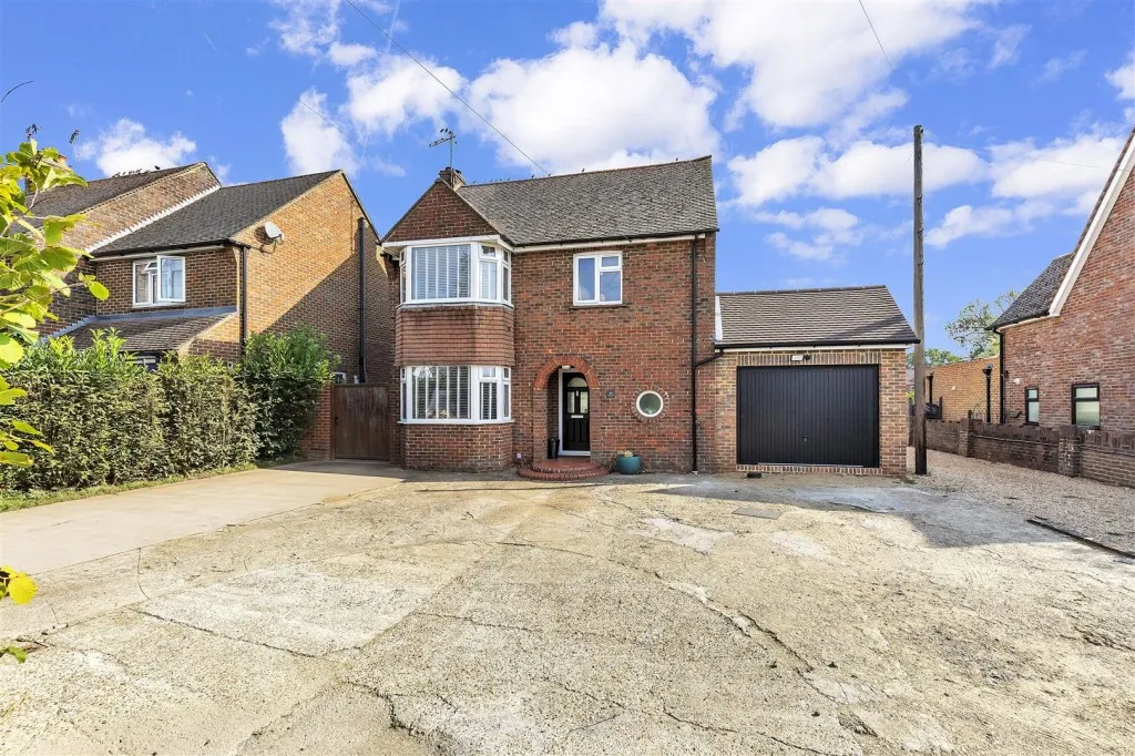 3 bed house for sale, Vicarage Lane, Horley, RH6