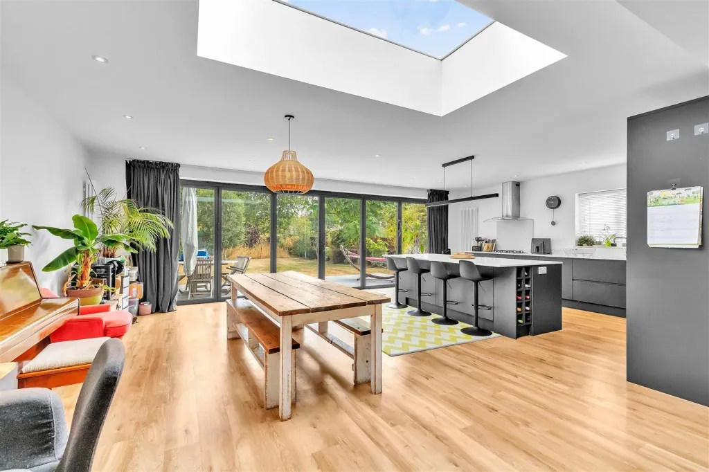 Vicarage Lane, Horley, RH6, photo 2