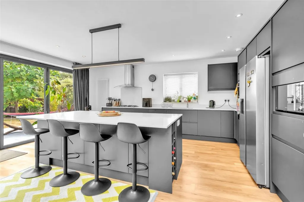 Vicarage Lane, Horley, RH6, photo 4