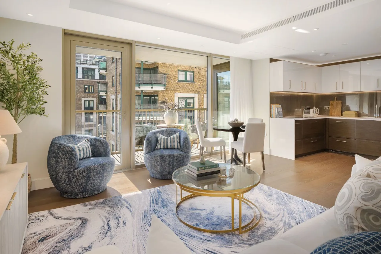 2 bed flat for sale — Riverstone Warwick Lane, London, W14 8FN