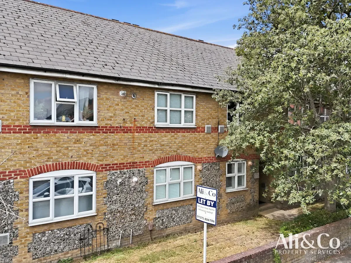 2 bed flat for sale, Wharf Road, Grays