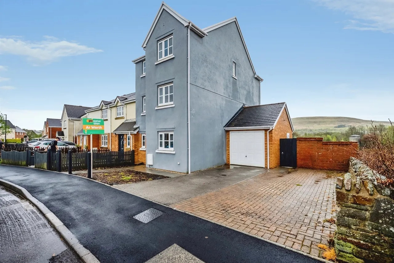 4 bed house for sale, Lakeside Way, Ebbw Vale, NP23