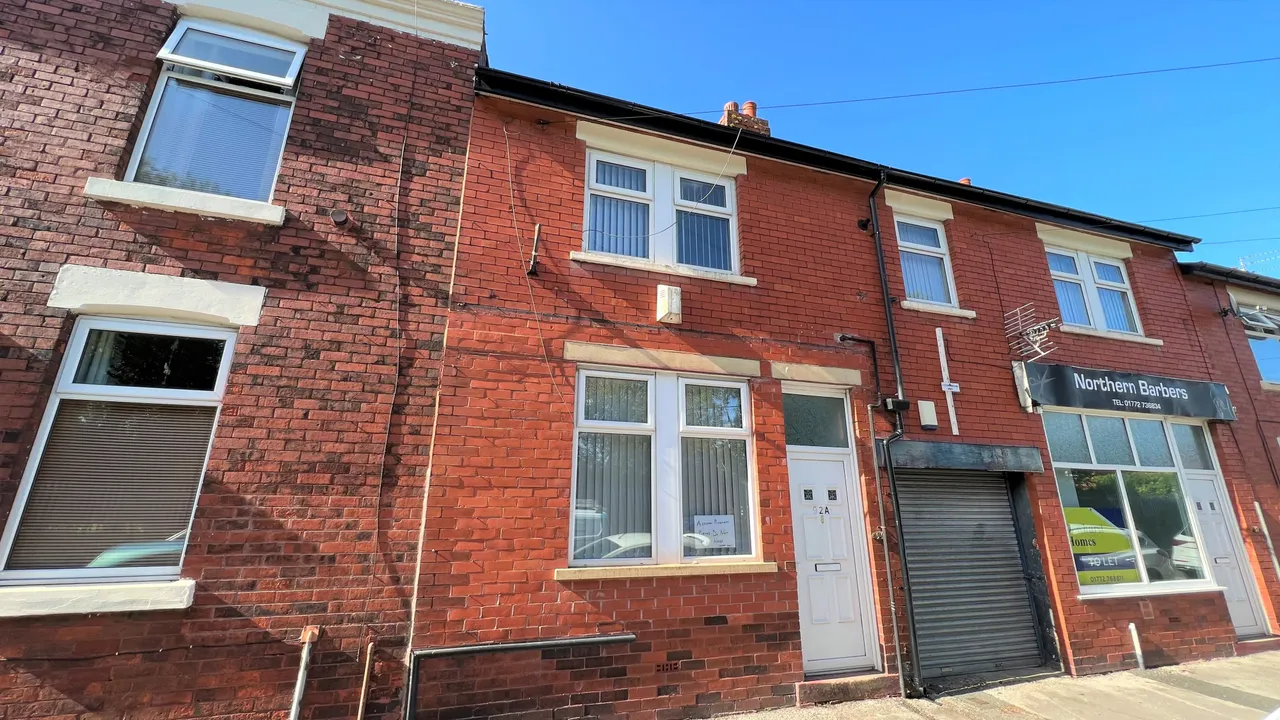 3 bed flat to rent — Roebuck Street, Ashton On Ribble, Preston, Lancashire, PR2 2BQ