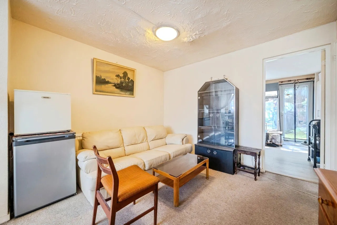 Sunningdale Way, Bletchley, Milton Keynes, Buckinghamshire, MK3, photo 5