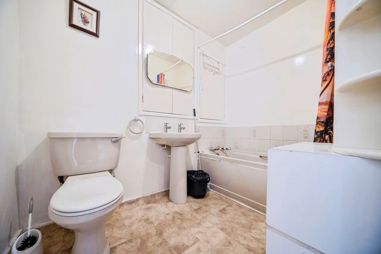 Sunningdale Way, Bletchley, Milton Keynes, Buckinghamshire, MK3, photo 11