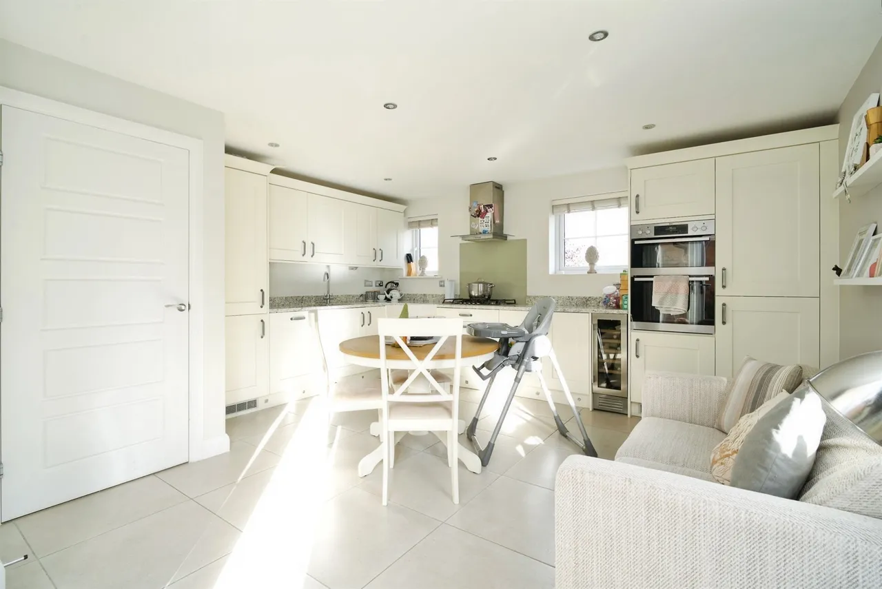 Oriel Drive, Royston, Barnsley, photo 5