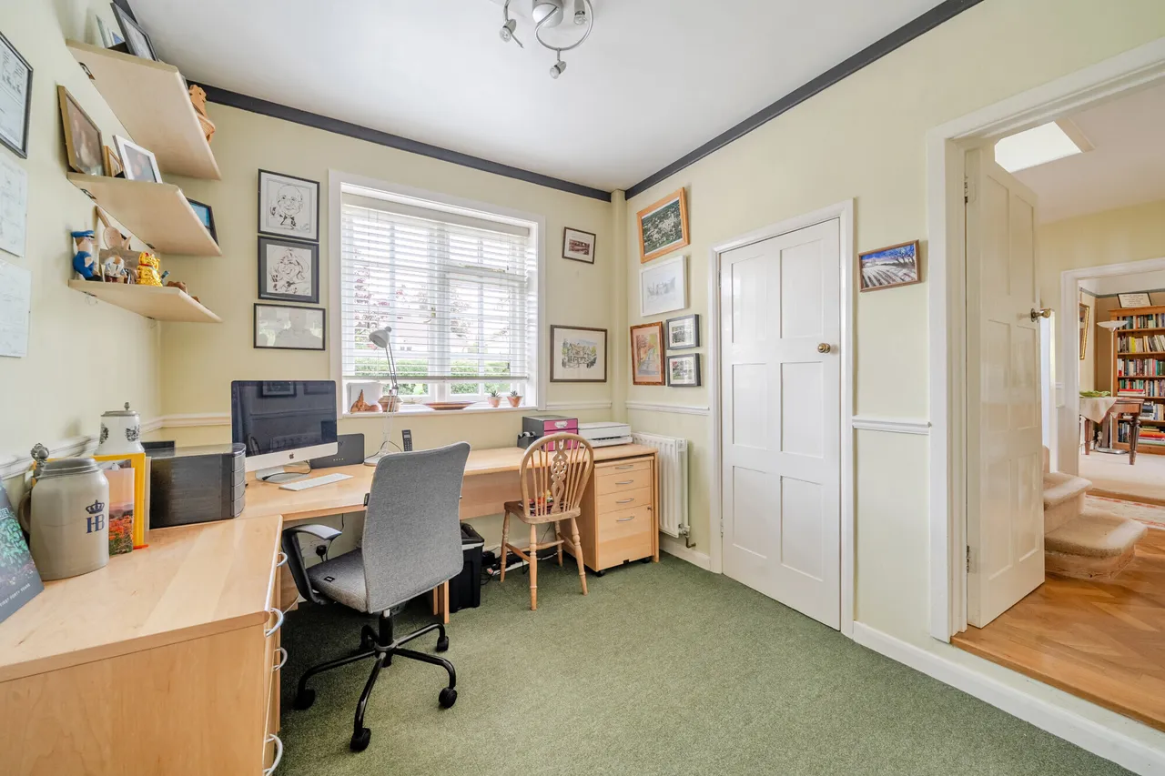 Lancaster Avenue, Farnham, GU9, photo 10
