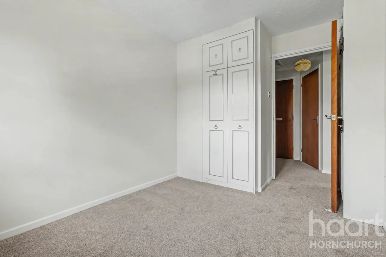 Abbs Cross Gardens, Hornchurch, RM12, photo 6