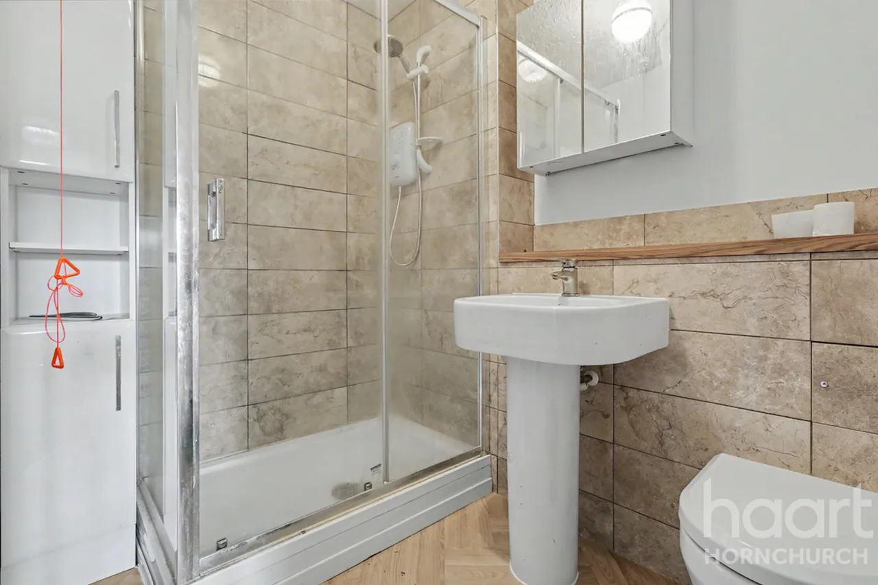 Abbs Cross Gardens, Hornchurch, RM12, photo 7