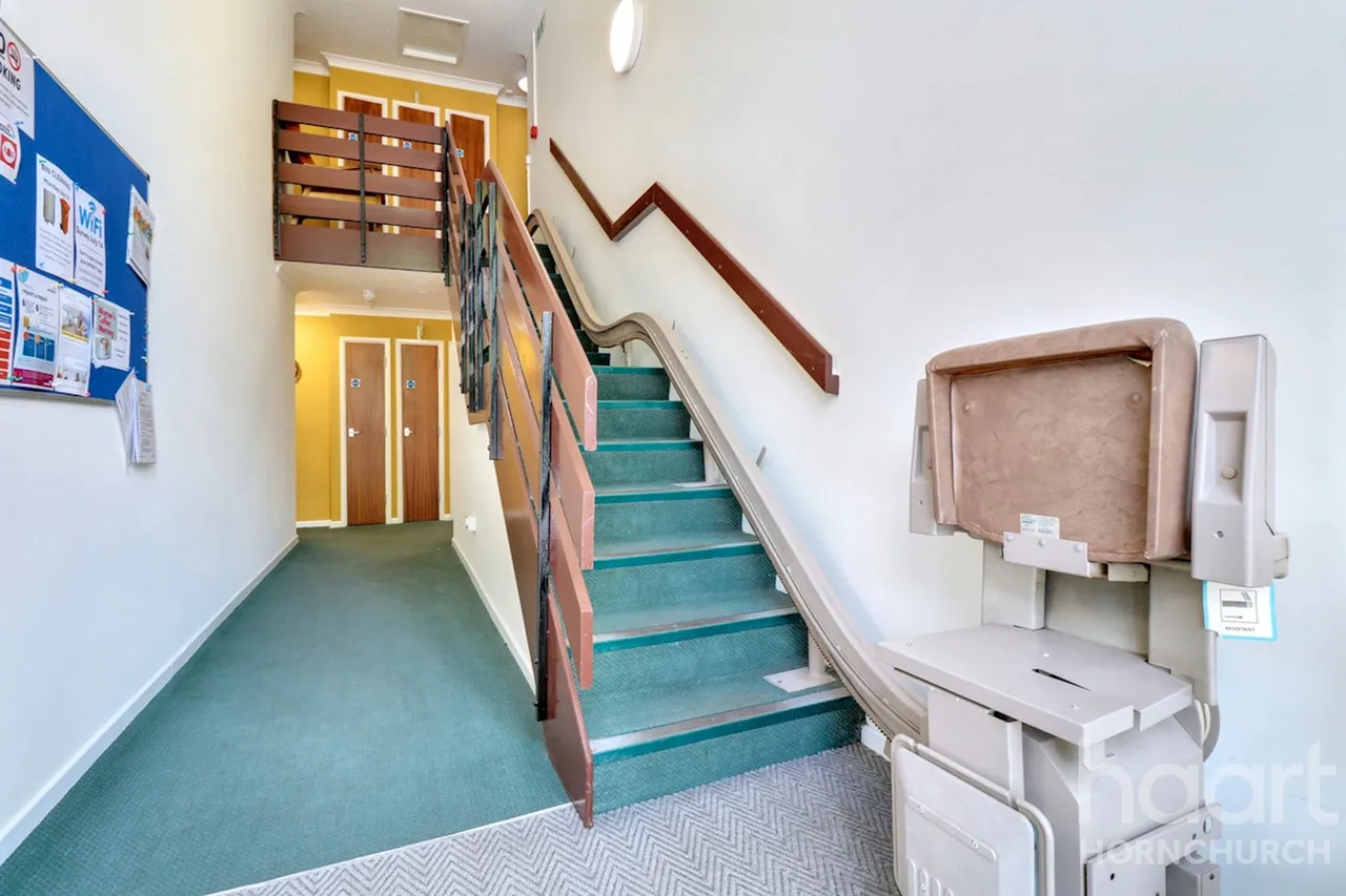 Abbs Cross Gardens, Hornchurch, RM12, photo 8