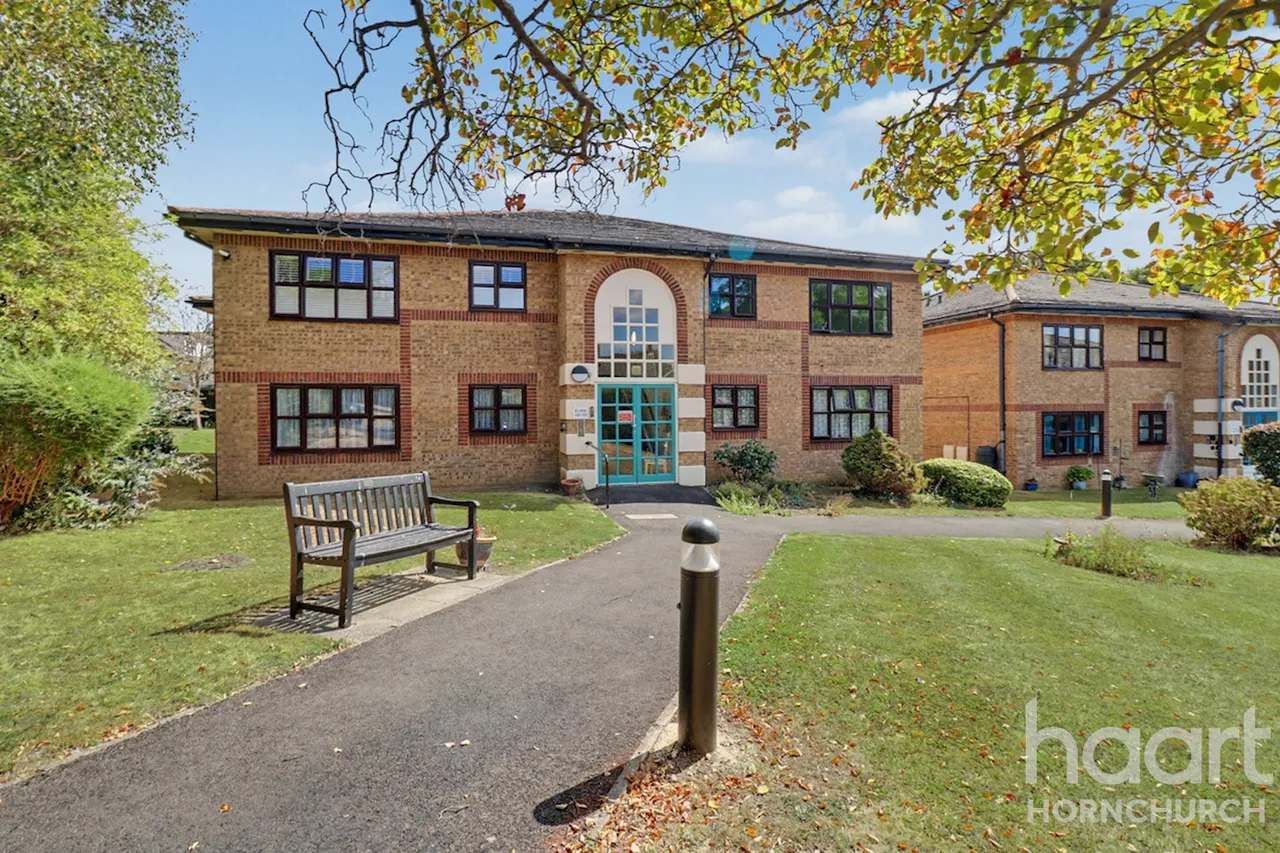 1 bed retirement property for sale, Abbs Cross Gardens, Hornchurch, RM12