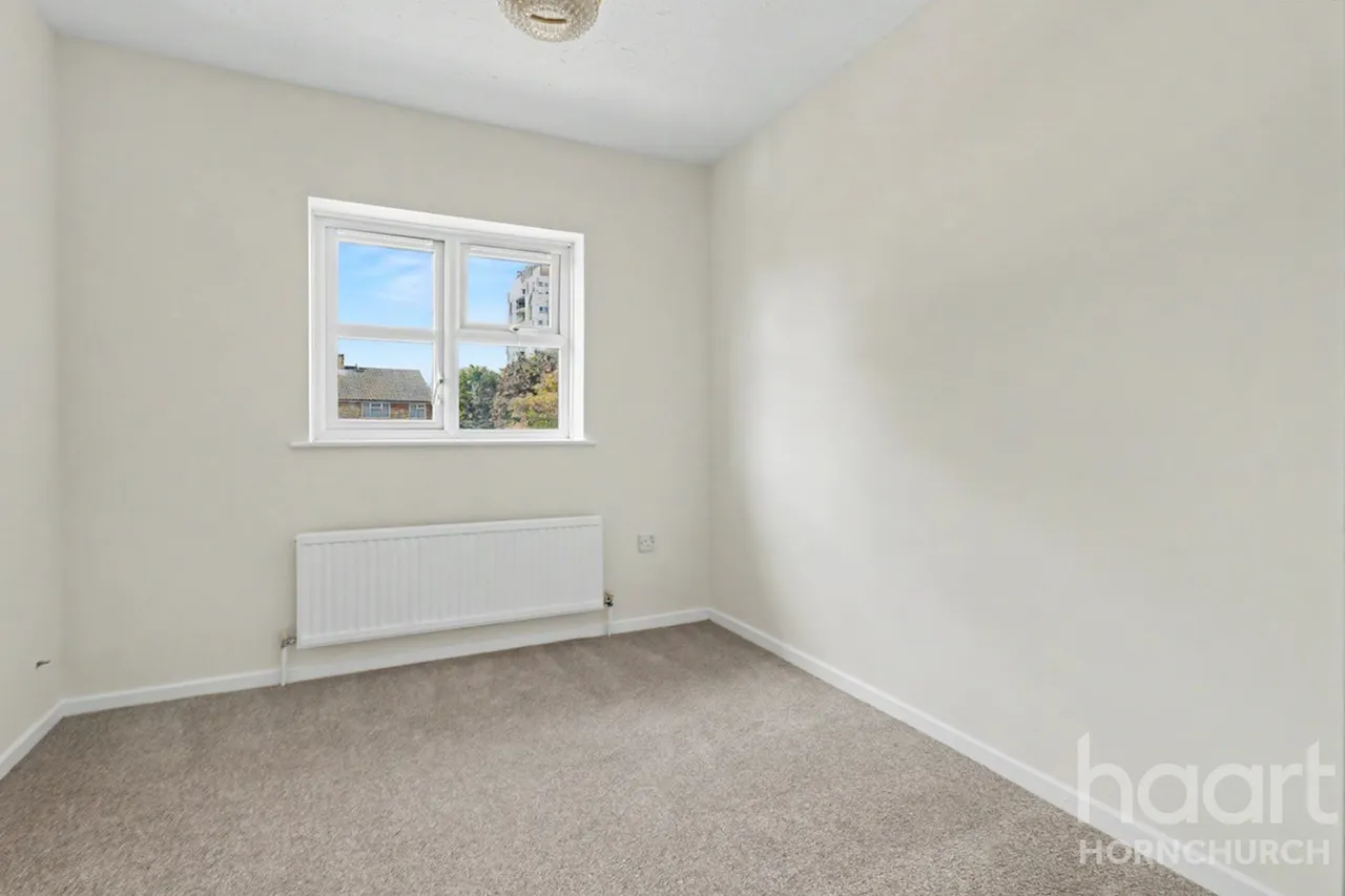 Abbs Cross Gardens, Hornchurch, RM12, photo 5