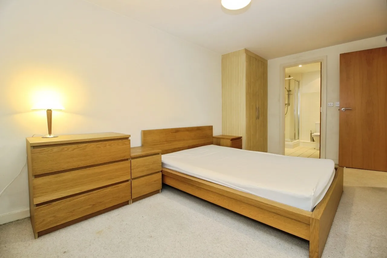 City Walk, Leeds, West Yorkshire, LS11, photo 4