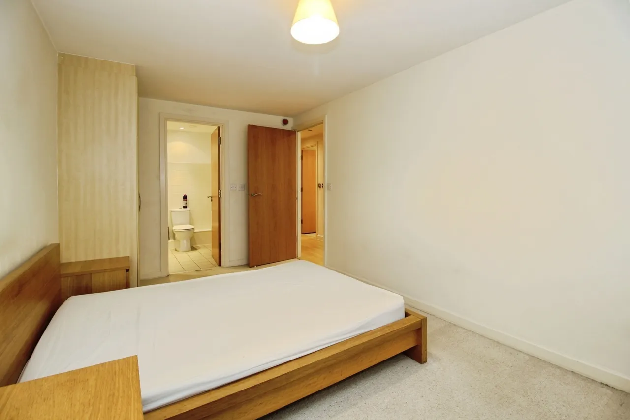 City Walk, Leeds, West Yorkshire, LS11, photo 10