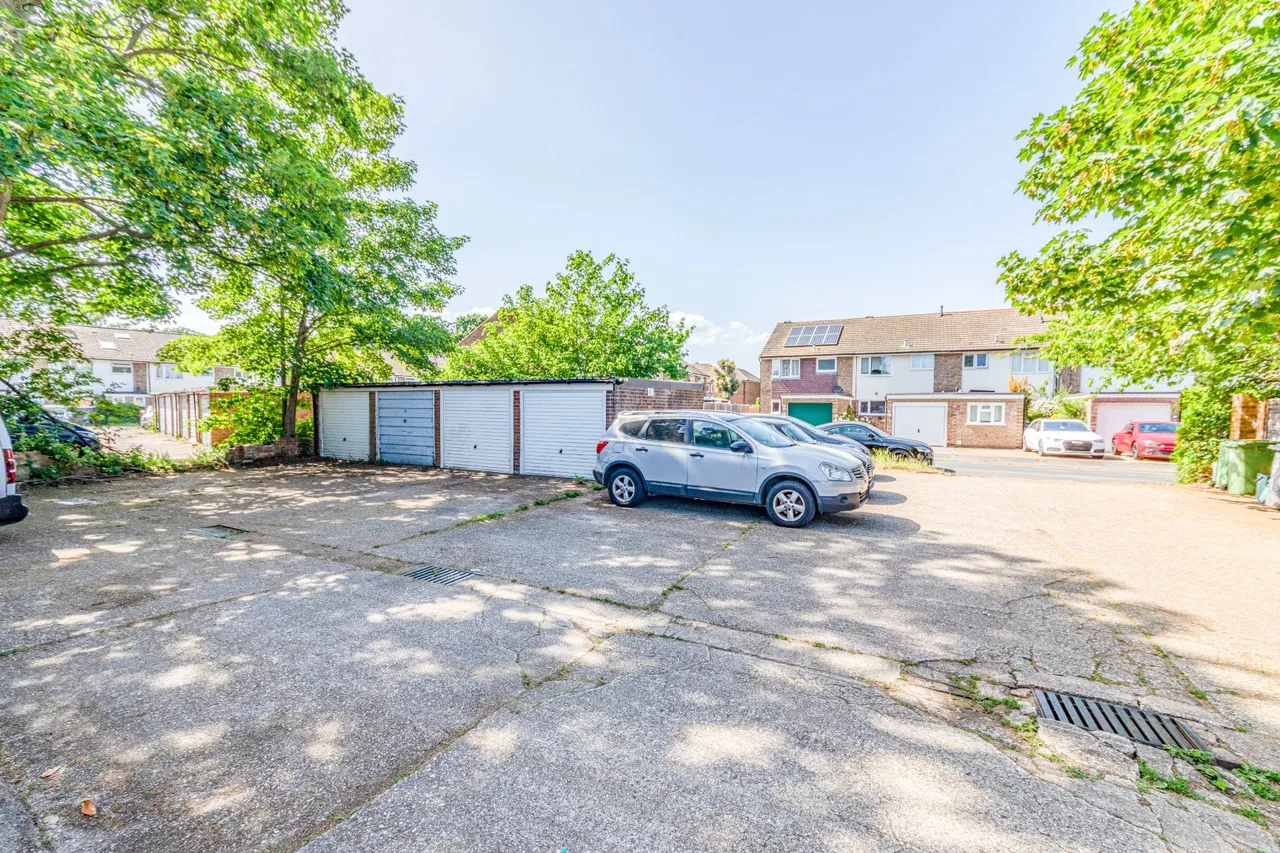 High Road, Byfleet, KT14, photo 16