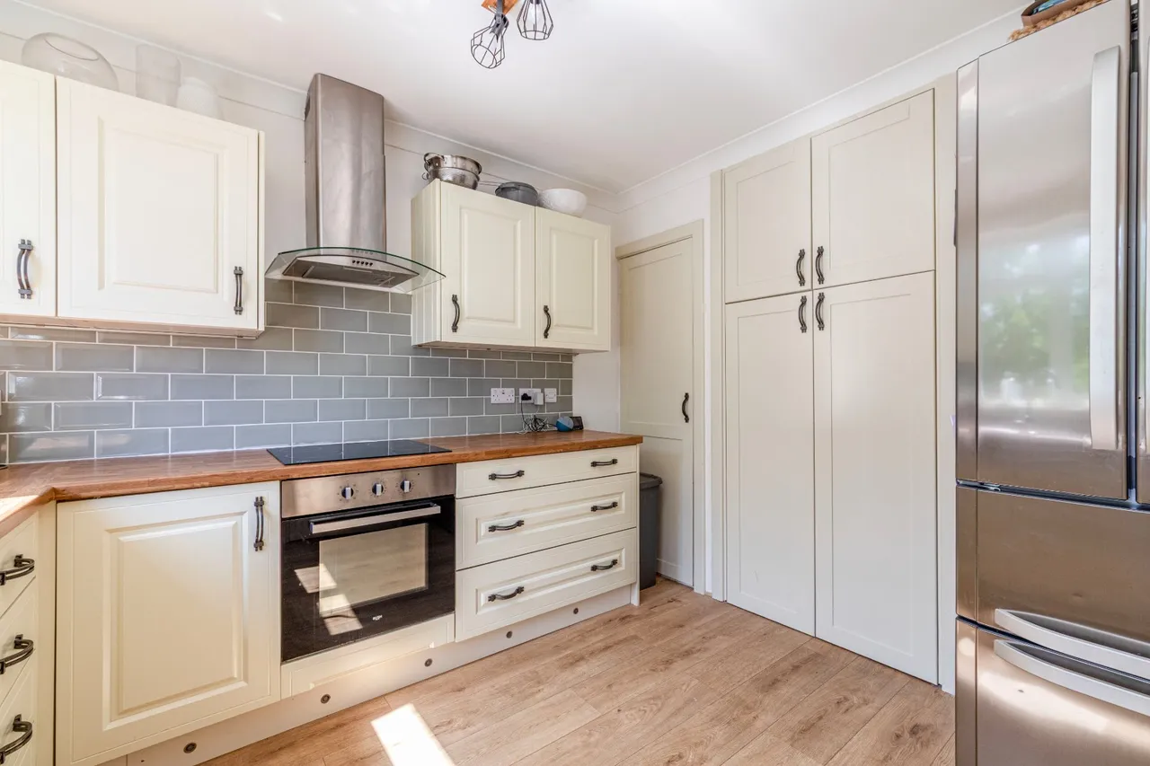 High Road, Byfleet, KT14, photo 6