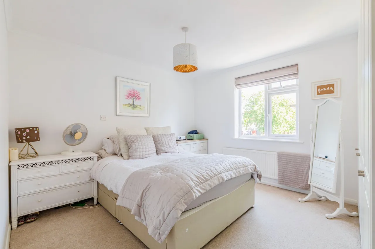 High Road, Byfleet, KT14, photo 8
