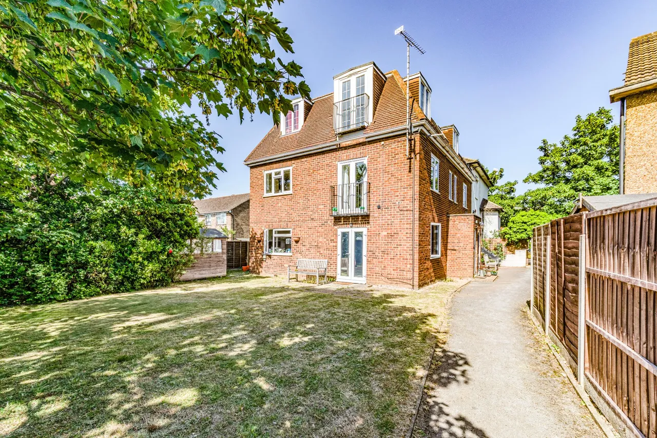 High Road, Byfleet, KT14, photo 15