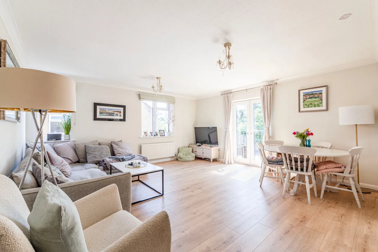 High Road, Byfleet, KT14, photo 2
