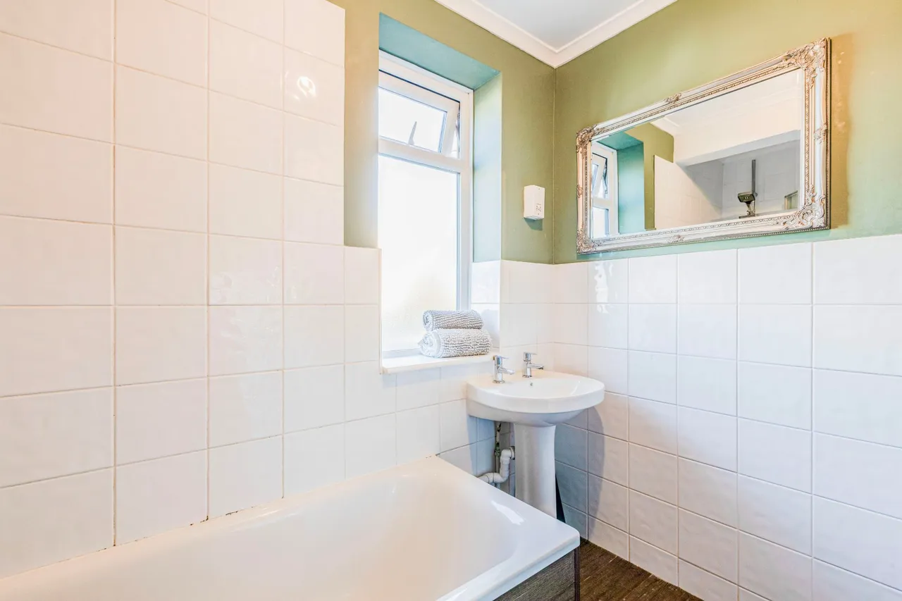 High Road, Byfleet, KT14, photo 9