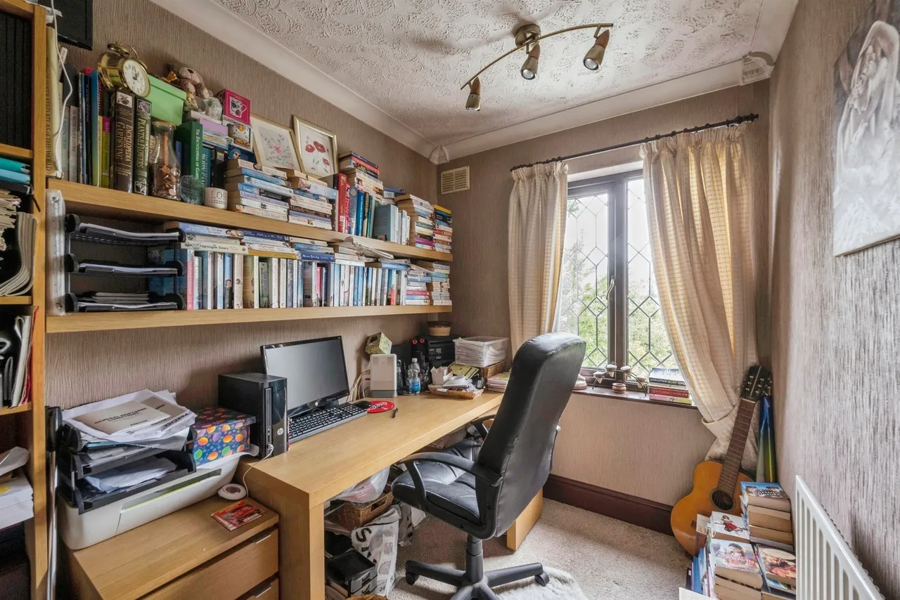 Warwick Road, SCUNTHORPE, photo 12