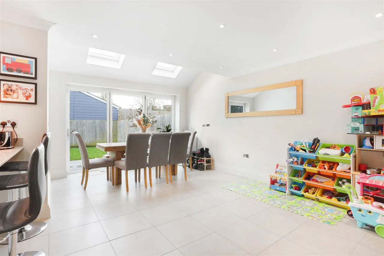 Farm Way, Worcester Park, KT4 8RZ, photo 9